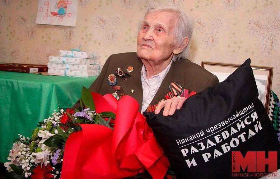 Пропагандисти Білорусі привітали зі 100-річчям бабцю-ветерана