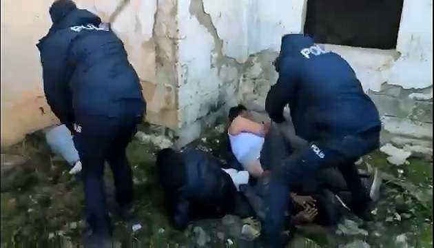 Турецька поліція карає мародерів