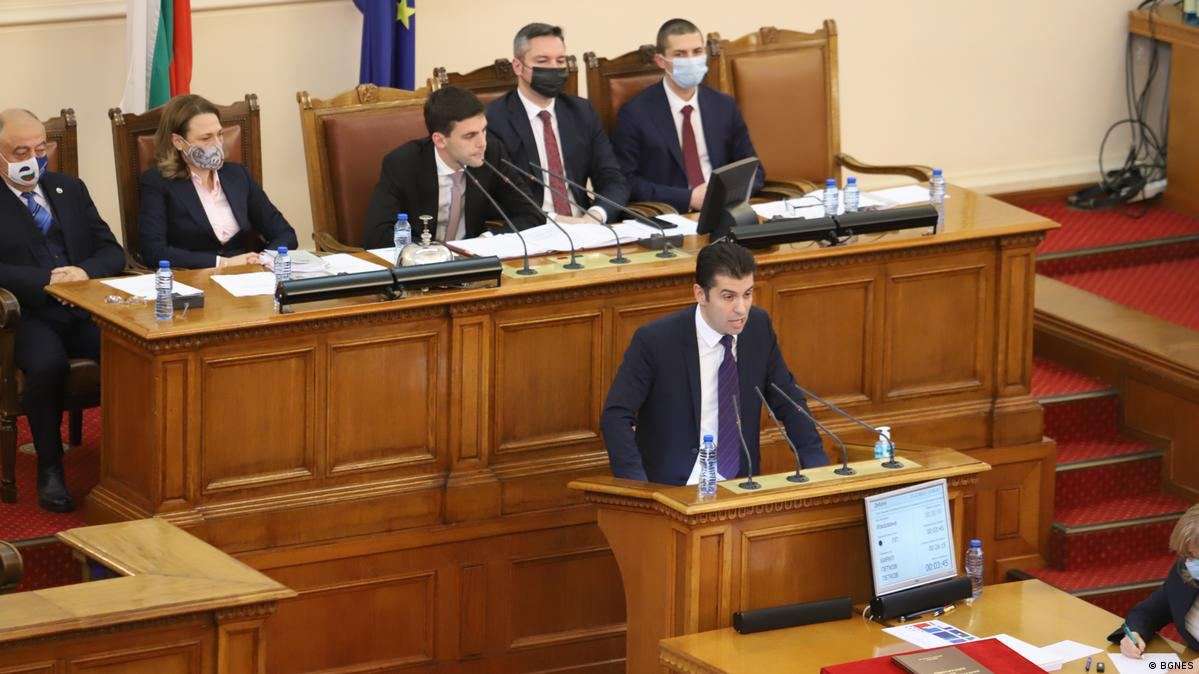 Парламент Болгарії подолав вето президента на постачання зброї Україні