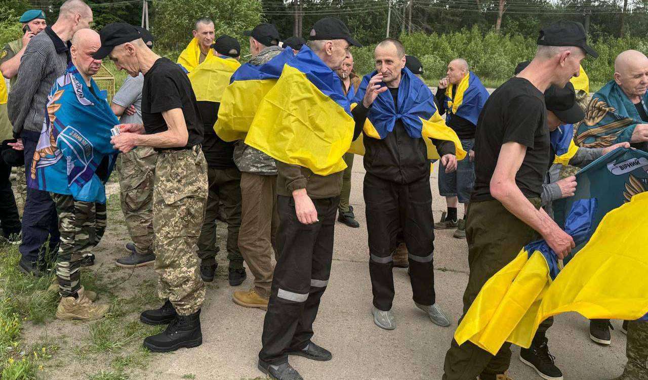 Черговий обмін військовополоненими: наші повертаються додому з російського полону