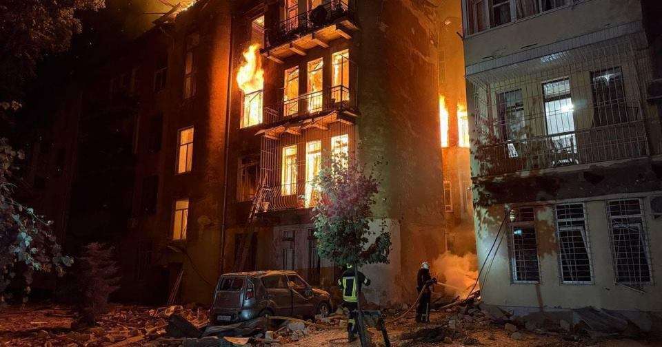 Удар по Одесі: знищено житлову чотириповерхівку під завалами мирні люди